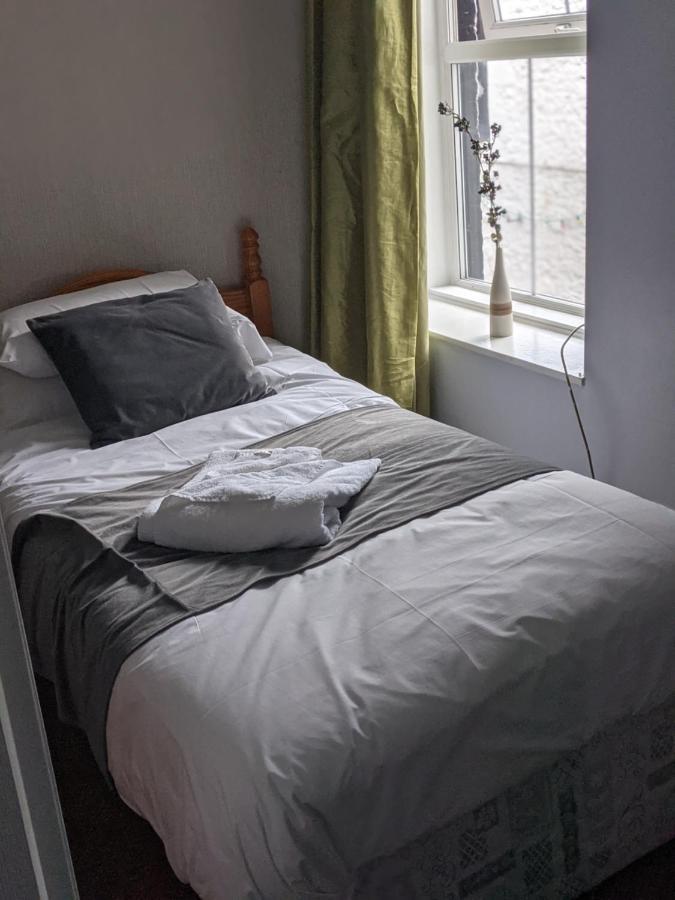Crown Hotel Langholm 객실 사진